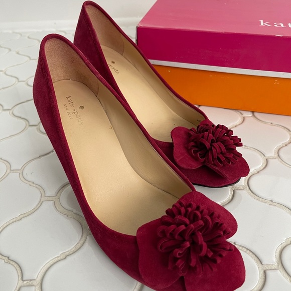 Kate Spade Carmen Ruby Suede heels with flower - Picture 2 of 5